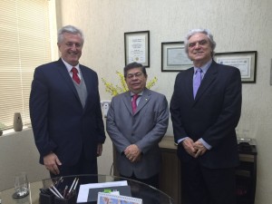 A partir da esq., Nivaldo Cleto, George Teixeira Pinheiro e Luiz Antônio Bortolin